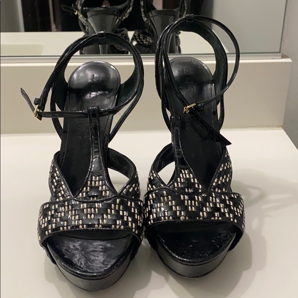 Like New Burberry Maryjane Platform Plaid Wrap - Picture 3 of 6